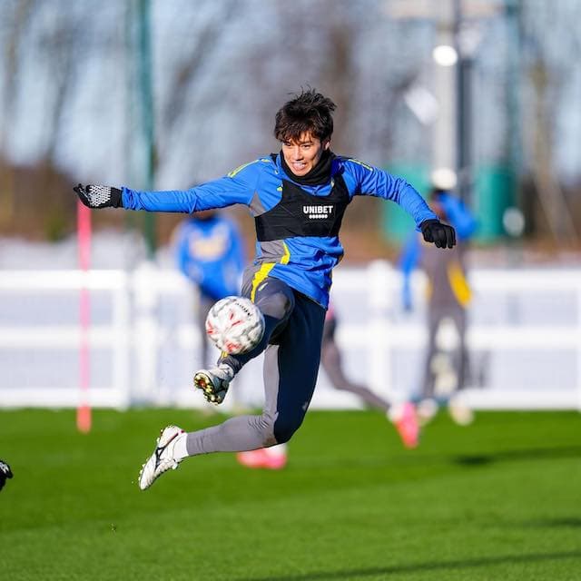 昇格へ導けるのか…！ リーズ・ユナイテッドが田中碧のトレーニング写真を公開！