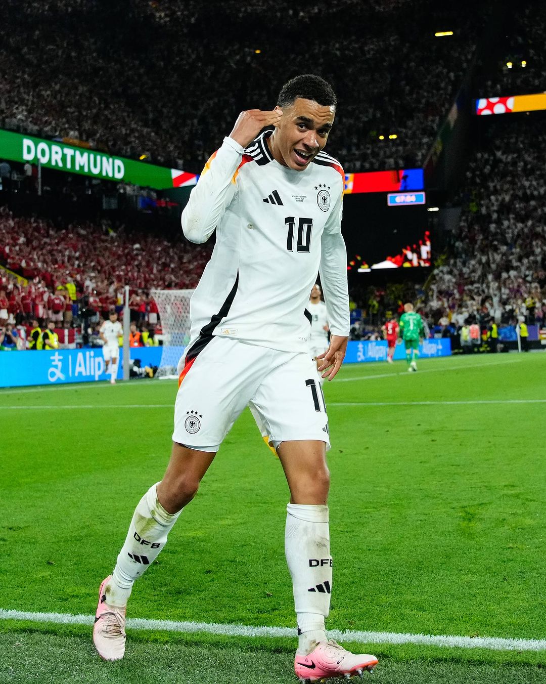 開催国ドイツがEUROベスト8進出！豪雨で一時中断の激戦を制す