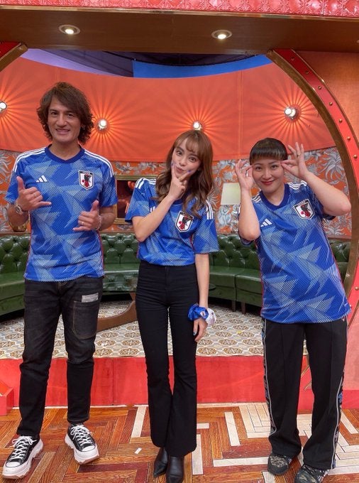 W杯で話題の「ワールドクラス美女」丸山桂里奈＆本並健治夫妻との３ショットを公開！