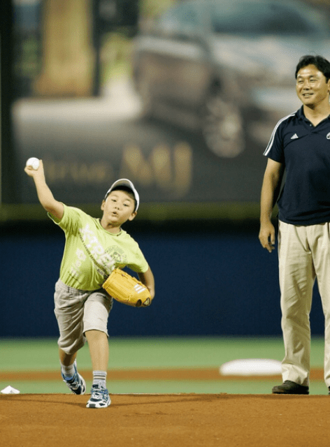 清宮幸太郎、父の日に感謝のインスタ投稿！父との"2人で神宮球場始球式"ショットにファン「可愛すぎるーーーーー！！！」
