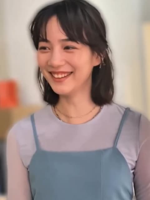 笑った顔が色っぽい！女優・のん 最新オフショットがファンをメロメロに！