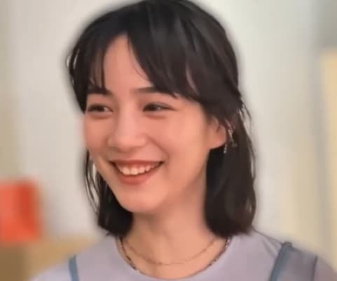 笑った顔が色っぽい！女優・のん 最新オフショットがファンをメロメロに！