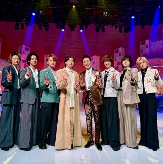 郷ひろみのジャケットプレイでコサージュが…！？