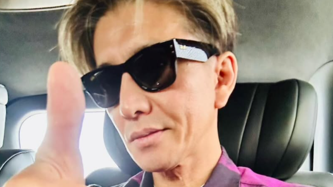 木村拓哉、車内の“グッとサイン”にファン悶絶！サングラス姿で魅せた貫禄のオフショットが話題に！