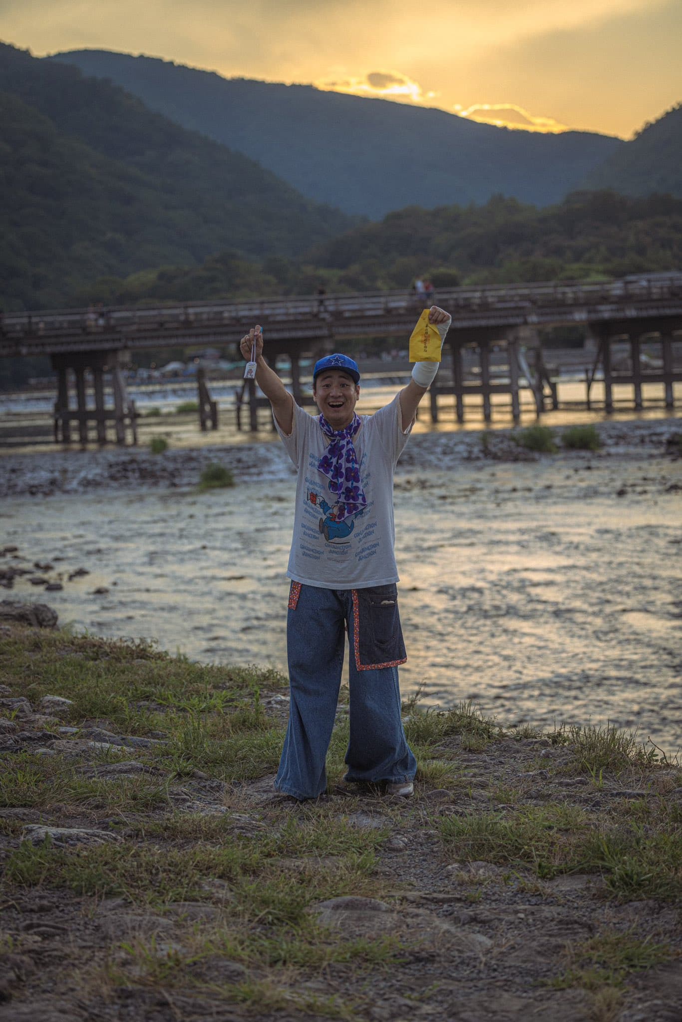 骨折、ライブ延期、ドアノブ崩壊… R-1王者、京都で厄落とし完了!?