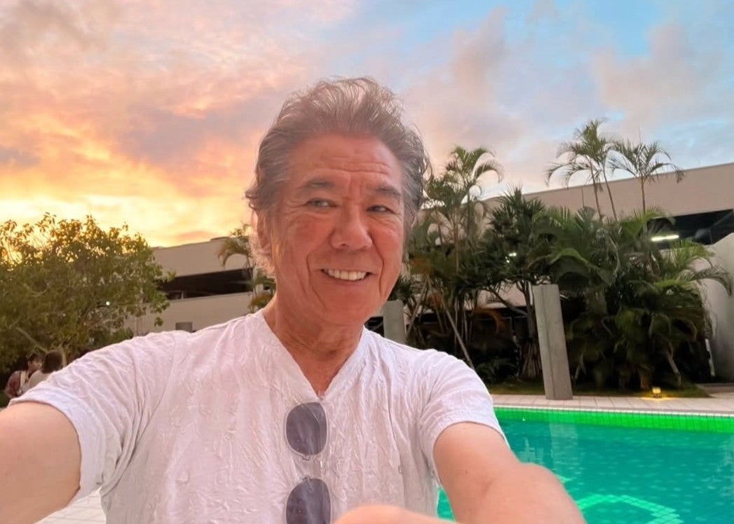 西岡徳馬、沖縄で家族旅行！プールサイドの笑顔ショットに世代の移ろいを実感