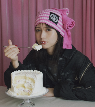 長濱ねる、早くもクリスマスモード全開！『Candy Stripper MAGAZINE』12月号に登場！