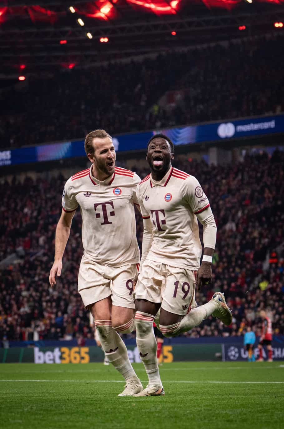 ハリー・ケイン、バイエルンの準々決勝進出を喜ぶ！