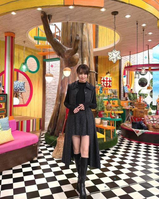 衣装七変化の南明奈、35歳とは思えぬ美脚披露にファンも脱帽!?
