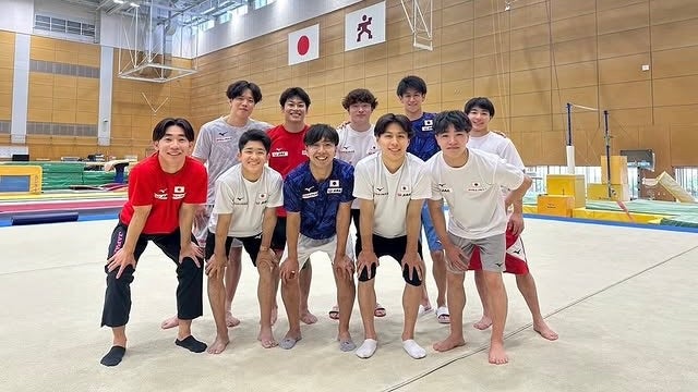 岡慎之助＆橋本大輝＆長谷川毅ら、笑顔溢れる豪華集合ショットが話題に！「皆さんの笑顔素敵ですね」