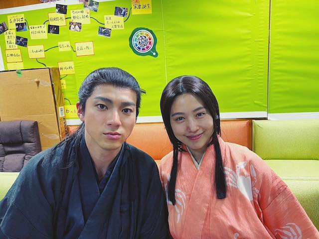 山田裕貴＆有村架純 接近2ショットが話題に😍💓「素敵なお二人❤️」