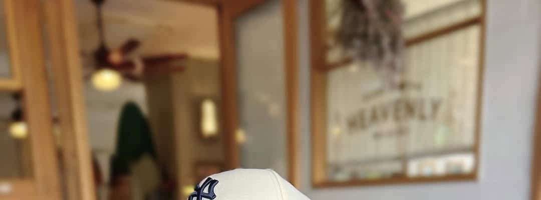 カジュアル感とシアー感があるコーデでかわいいと話題に！豊田萌絵、新しい帽子と靴での「もえしふく」を公開。