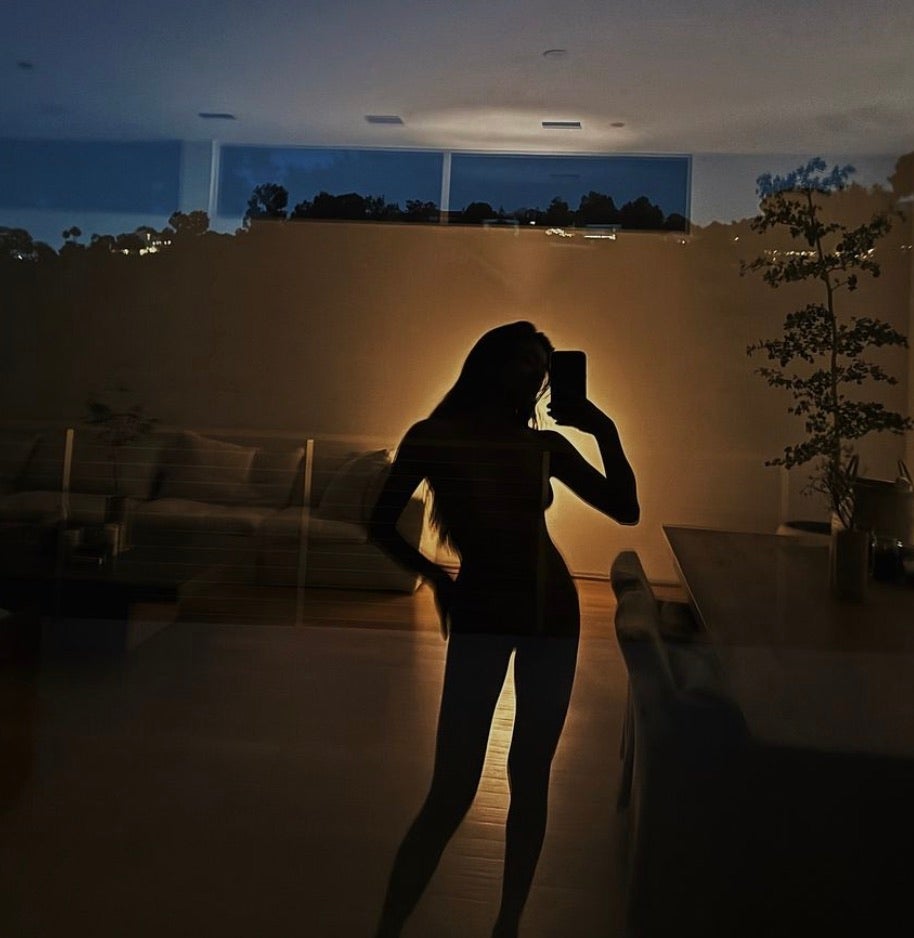 ローラのシルエット投稿が色気ありすぎて言葉失う...。