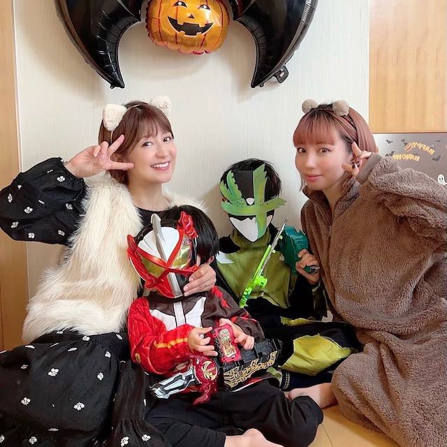 妹顔出し！矢口真里、美人姉妹のハロウィン仮装を披露「猫耳めちゃくちゃかわいい」