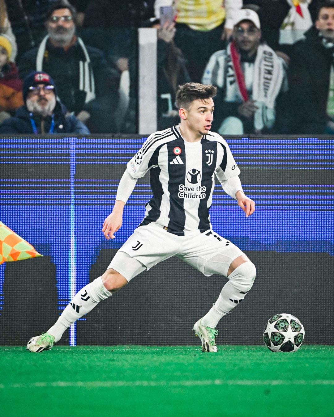 ユベントスFWの”熱したナイフがバターをスッと切るような”ドリブルが話題に