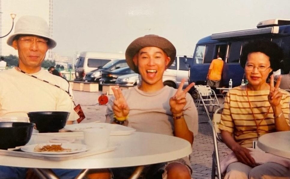 伝説のバンドのボーカル　父の病状が悪化したことを告白