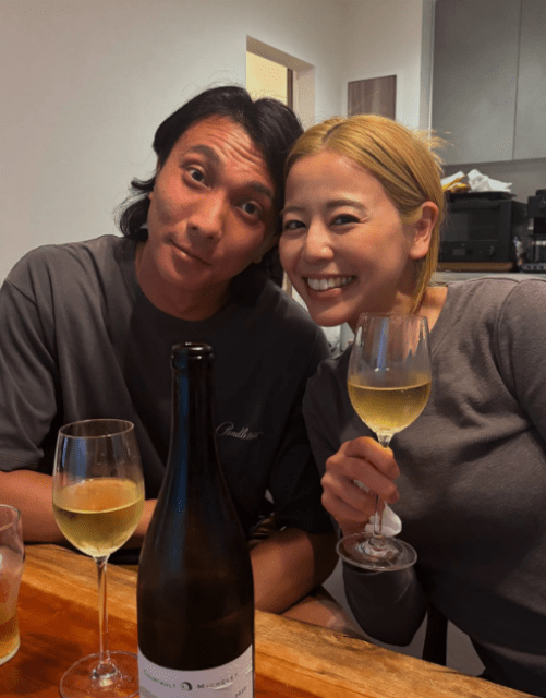 「最近の乾杯時間」坂口佳穂、イケメン夫とラブラブ乾杯ショットをインスタ公開！