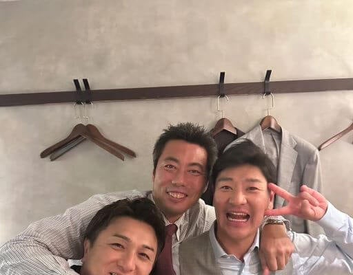 高橋由伸が笑顔で再会！解説後のひとときに語り尽くしたレジェンドたちの豪華ショット