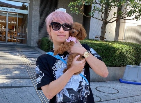 手越祐也さん、愛犬との可愛すぎるツーショットが「あざとい💓」ファンはメロメロ