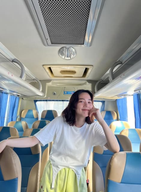 女優・のんが春ファッションの移動スタイルを披露！ファンからコメント集まる「にまにましてる！かわいい」