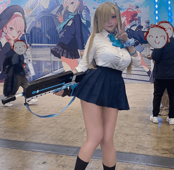 26万人超えフォロワーの大人気コスプレイヤー、制服女子モードのハートスナイプ・ショットが可愛すぎと反響続出！