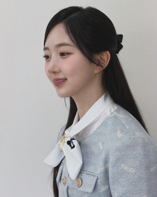 NMIXX・ヘウォン 番組衣装を身に纏ったオフショットを公開