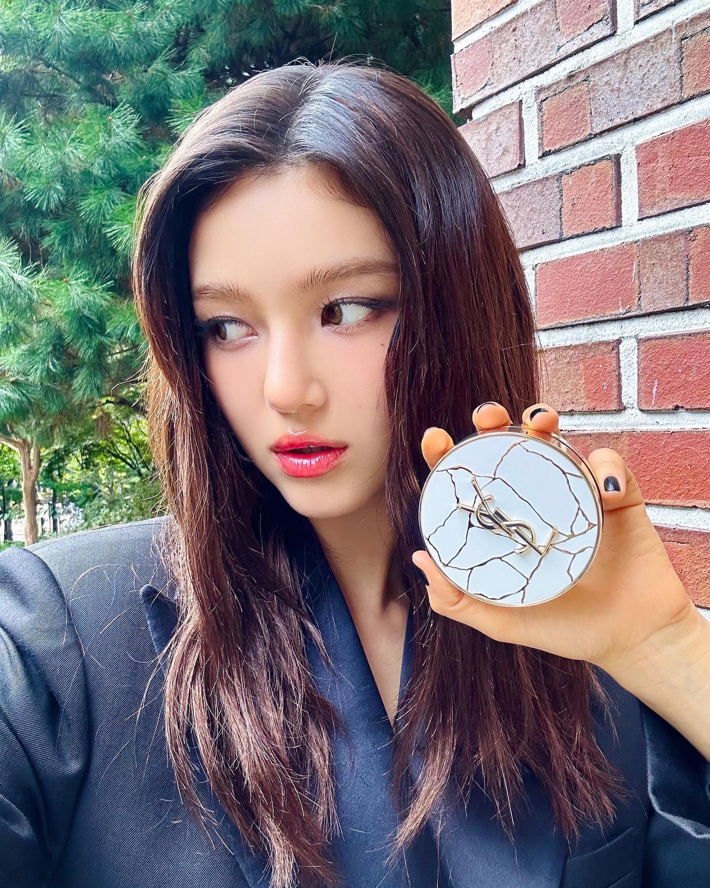 NewJeansメンバー・ダニエル、手にはあの