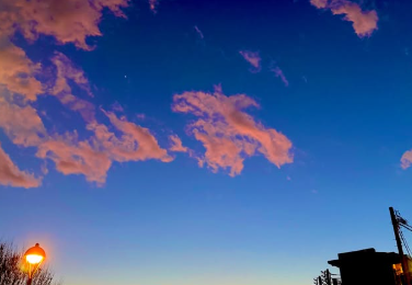 長田庄平、夕焼けの街を切り取る投稿にファン大絶賛！BGMの「バグ」も話題！