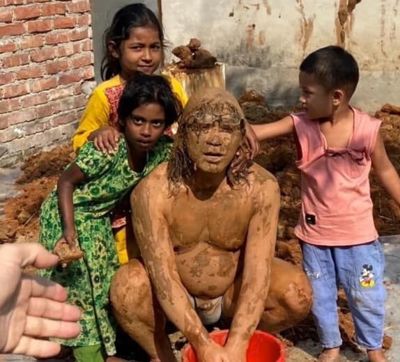 「見たかった〜」ロッチ・中岡創一、イッテQバングラディシュ編での未公開シーンをアップ！