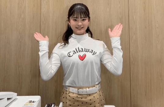 「サインも書いちゃった…」アイドルビジュを誇るあの美女プロゴルファー、インドアゴルフの1日店長を務め反響続出！