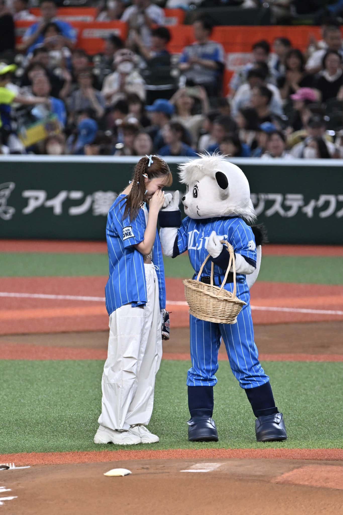 藤田ニコル、始球式でまさかの