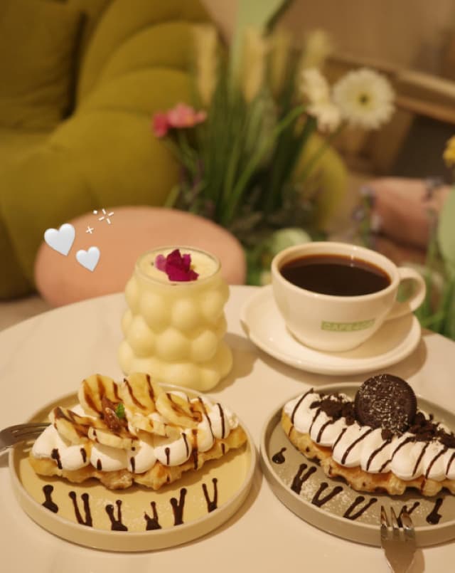 ラッキーすぎる1日を満喫！元NGT48・荻野由佳がおしゃれすぎるカフェで吉沢朱音と笑顔の記念写真！