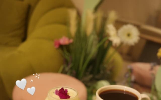 ラッキーすぎる1日を満喫！元NGT48・荻野由佳がおしゃれすぎるカフェで吉沢朱音と笑顔の記念写真！