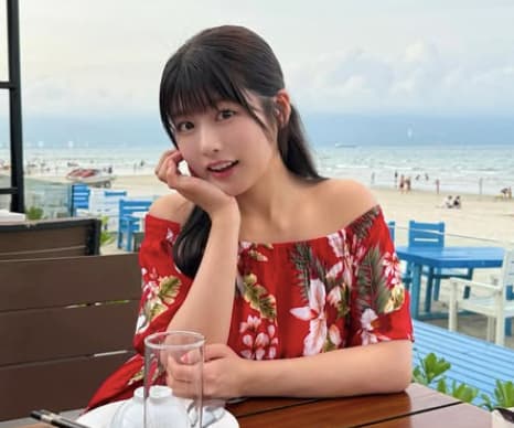 ちとせよしの、ベトナム旅行記を投稿。素敵な赤いワンピースも披露