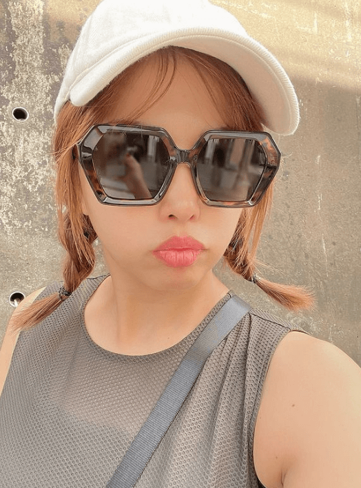 元グラドル・あおい夏海の”お散歩日和”、サングラス着用ウォーキングショットが美し過ぎる！