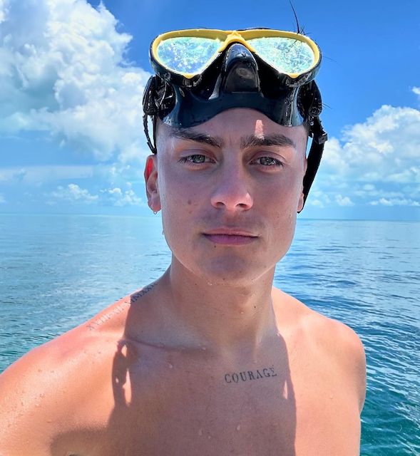 アルゼンチン代表FW シュノーケリング姿でも超イケメンと話題に