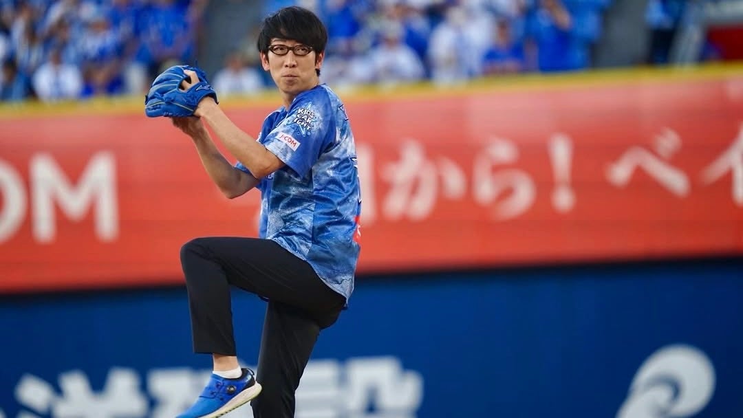ベイスターズ大ファンの鉄道芸人の本気ピッチ！人生初の始球式で沸かせた横浜の夜