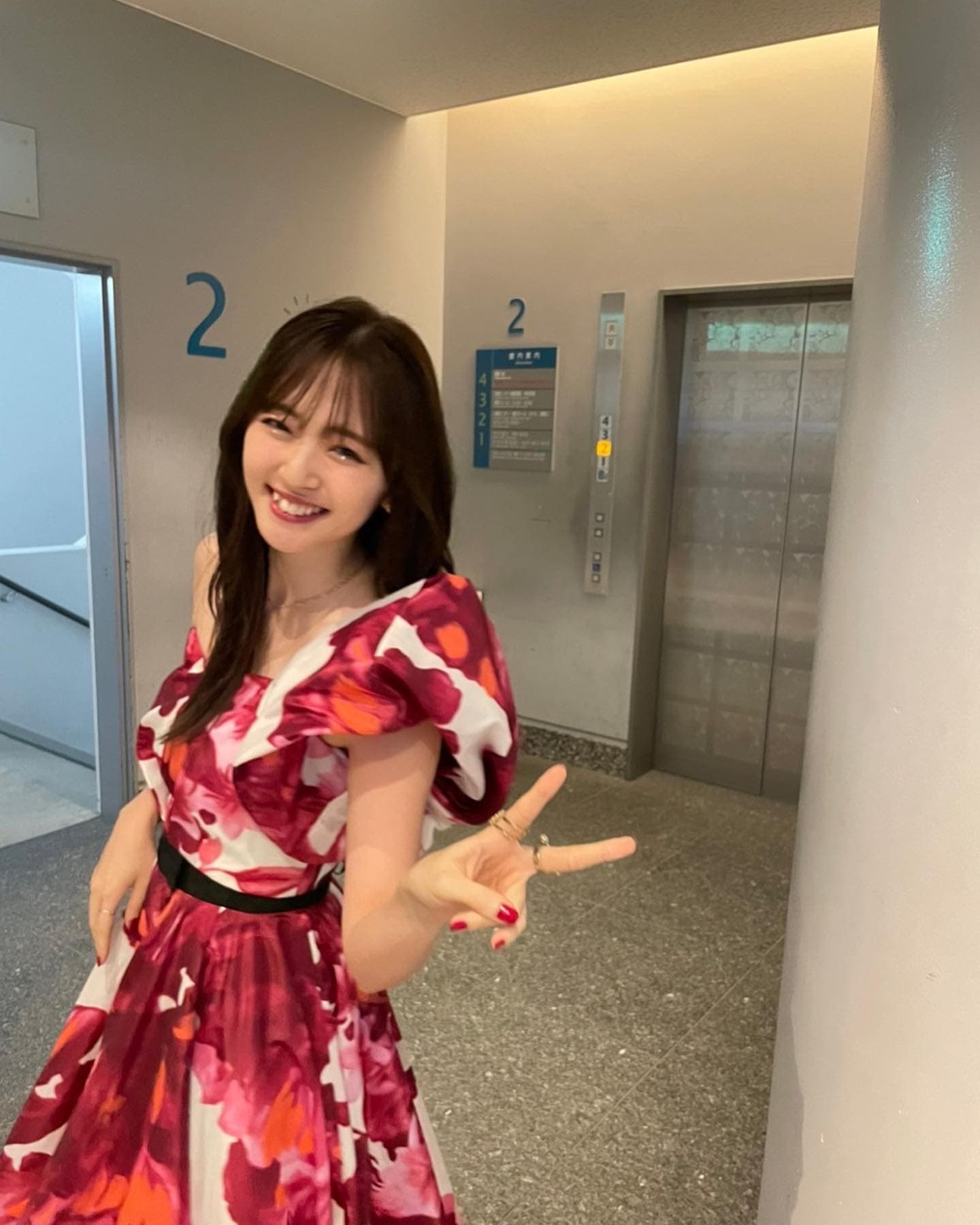 鈴木愛理 スタイル抜群ヘソ出しコーデ披露📸「29歳の身体にムチをうちながら😆笑」