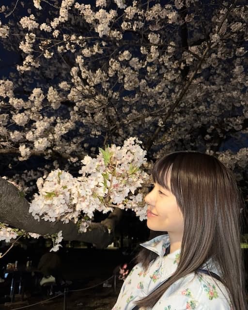 島崎遥香、代々木公園で夜桜を楽しむ！