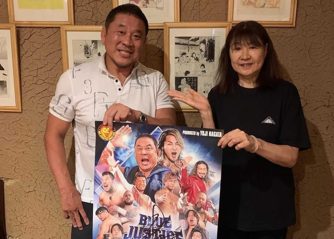元女子プロレスラー・ジャンボ堀、永田裕志と東金大会に向け交流ショット　ポスター持参の来訪に笑顔