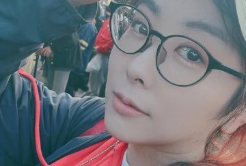 安川結花、八戸朝市での“爽やかSHOT”に反響「めちゃめちゃ可愛い！」