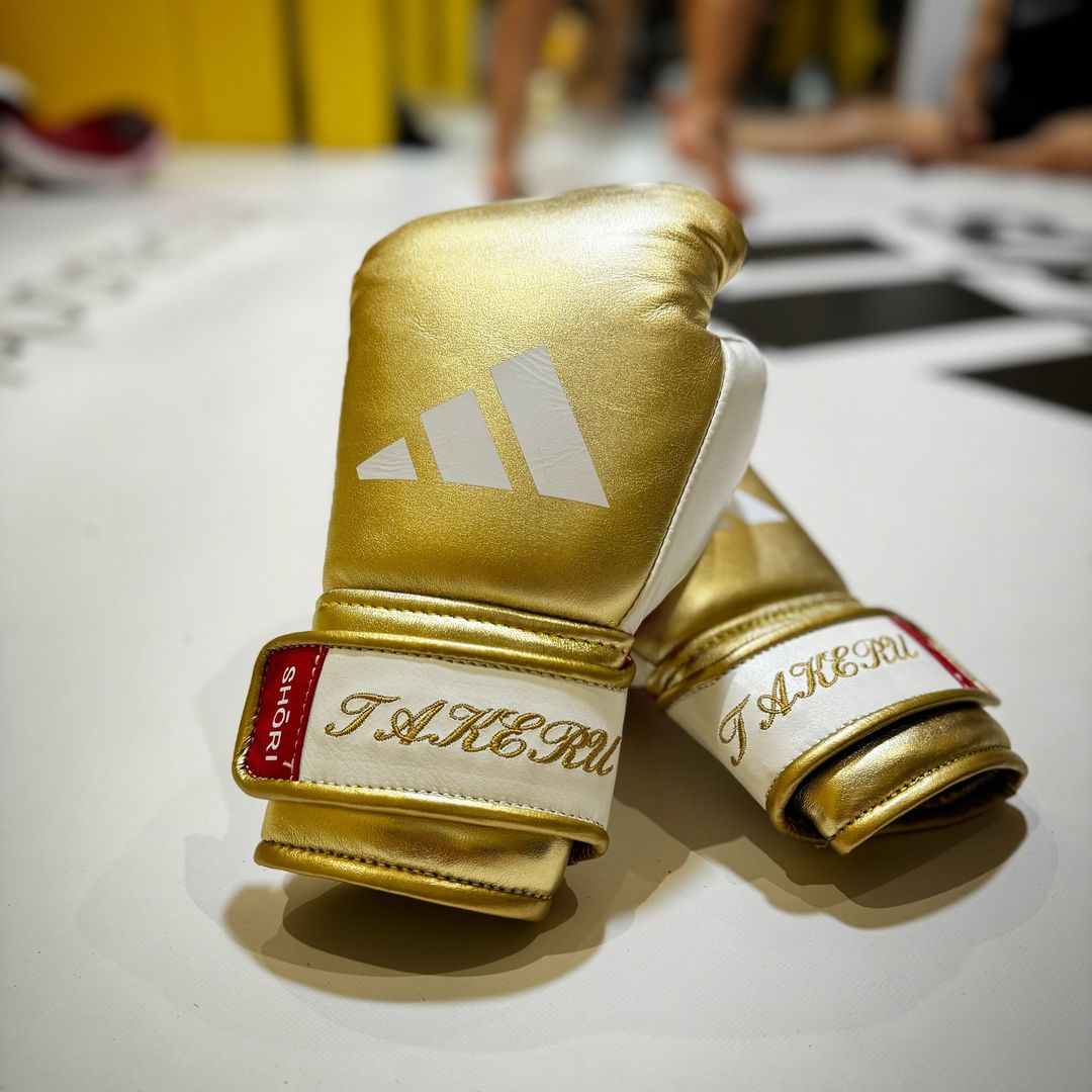 武尊 新品のボクシンググローブを自身のSNSで公開！「武尊カラー」