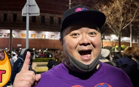 「Tシャツ泣いてるがな！」ブラマヨ小杉、ライブ参戦＆フリーサイズTシャツにファン爆笑