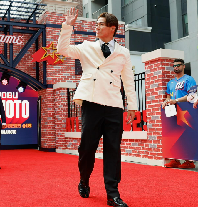 山本由伸、オールスターで魅せた洗練の白ジャケット姿に称賛の声続々「ほんっっまにかっこいい」