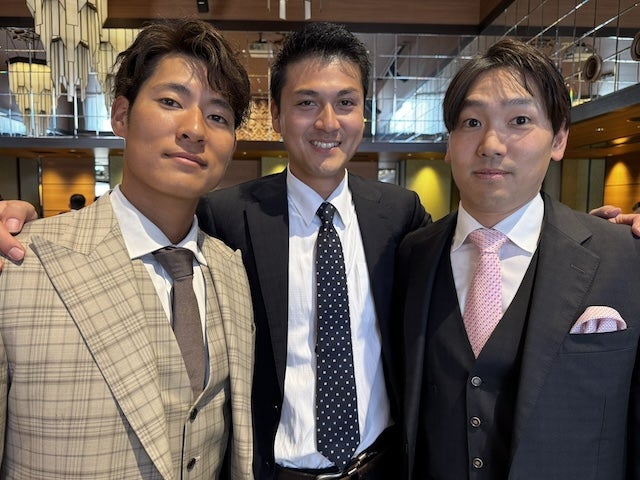 「なんか懐かしい感じ」ソフトバンクFAの石川柊太の同期との3ショットが話題に