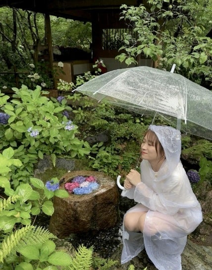 元乃木坂46メンバーがカッパを着て撮影