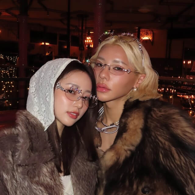 人気インフルエンサーの2ショットがお洒落すぎると話題に！「海外ガールの親友すぎて好き」