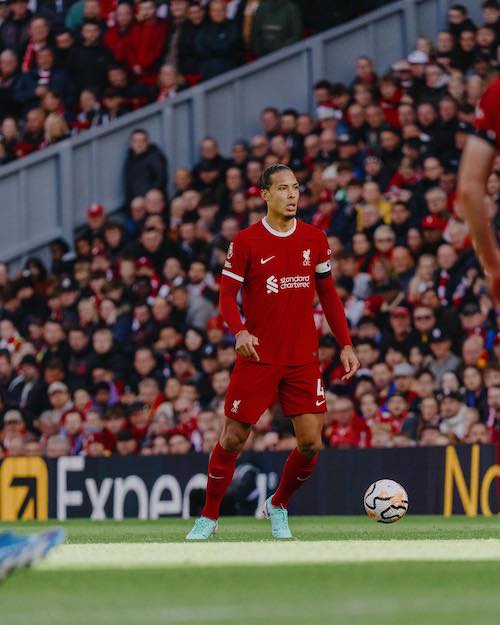 エヴァートンを制しリヴァプール首位浮上🔥ファン・ダイクが投稿！