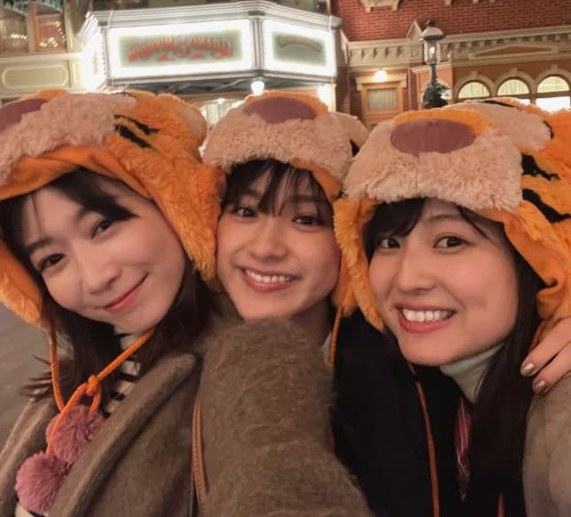 「天才的なショット」岡本夏美、仲良しな元おはガールメンバーとのディズニーの様子を大公開！