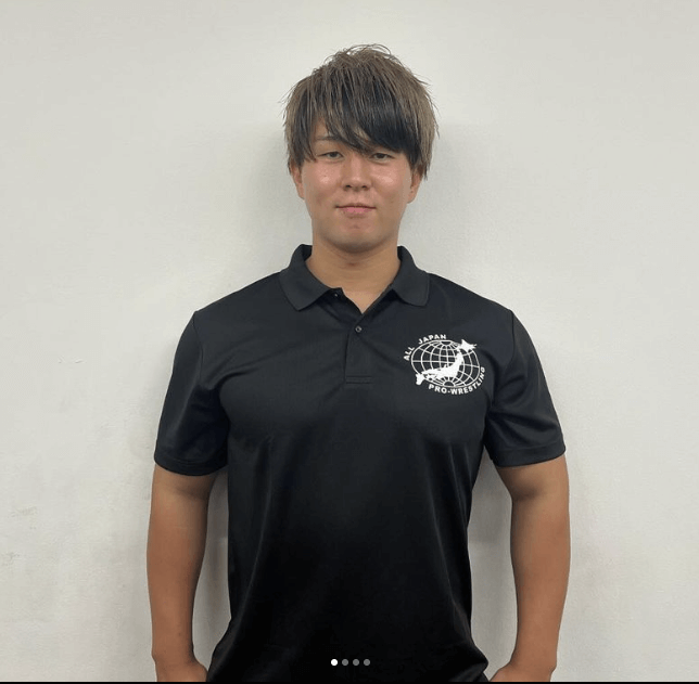 青柳亮生、解説席で新たな魅力を発揮！ポロシャツ姿が好評